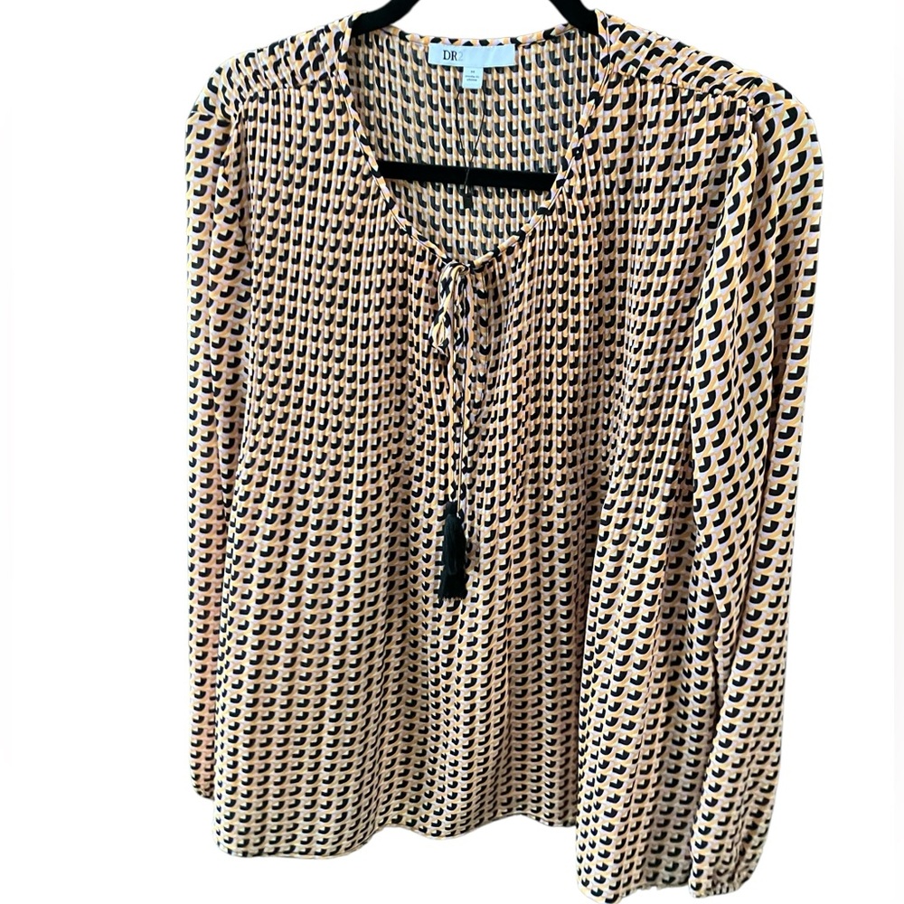 DR2 Women's‎ Black and Cream Geometric Blouse Medium